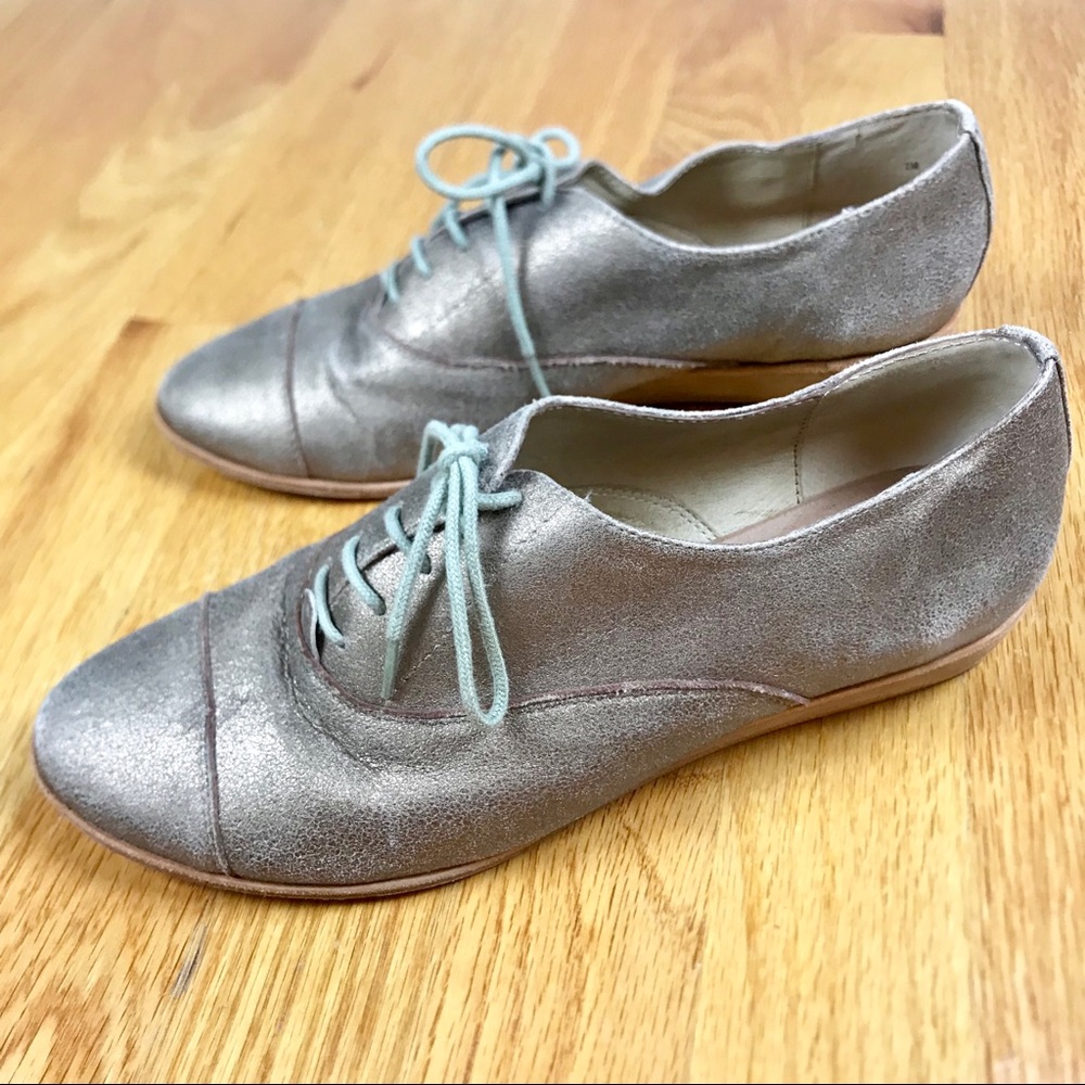 MATT BERNSON Gold Metallic Oxford Lace UPS Sz 7